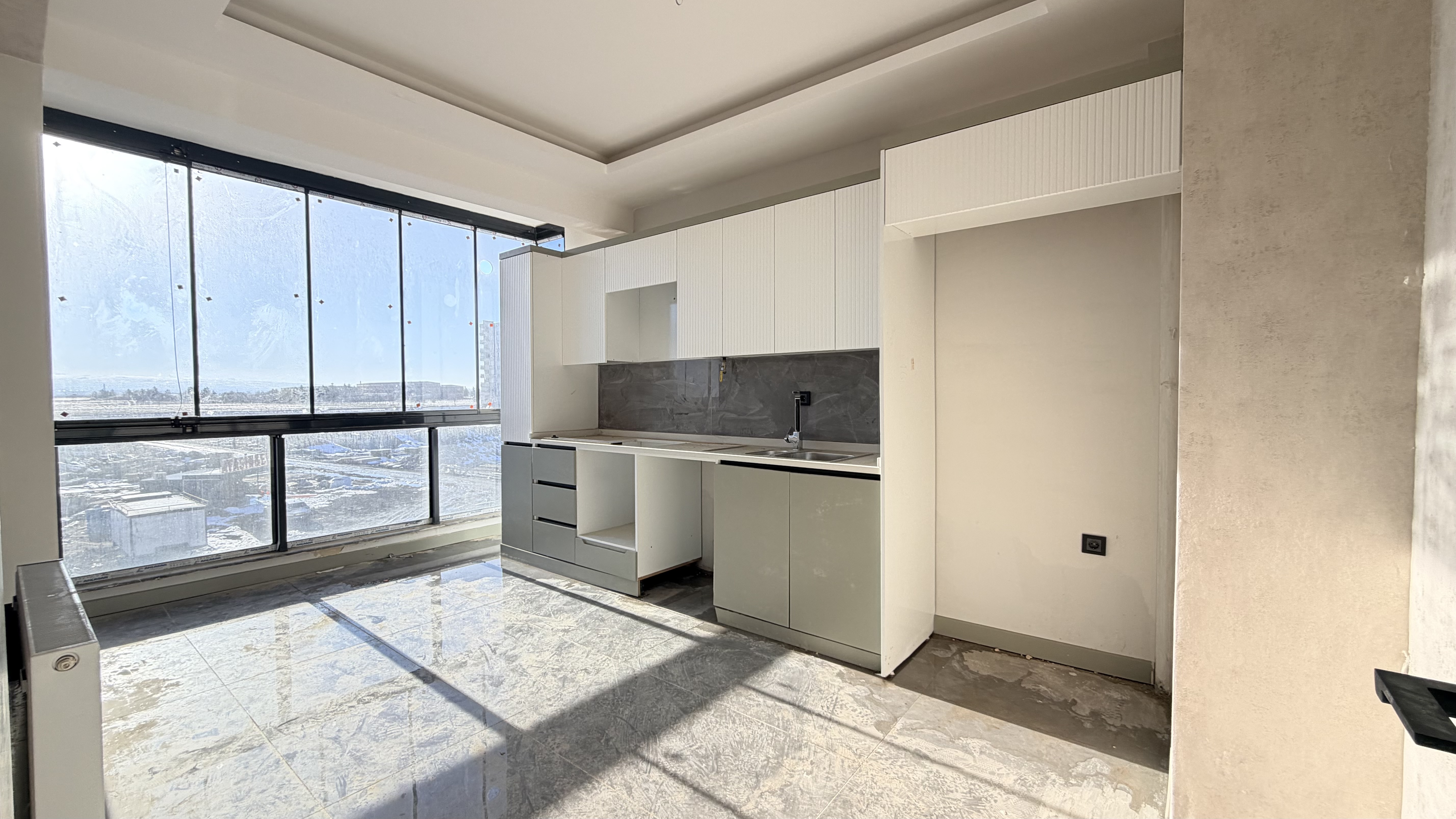 KAYA EMLAK’TAN HAVUZLU SIFIR YAPIDA 2+1 SATILIK DAİRE